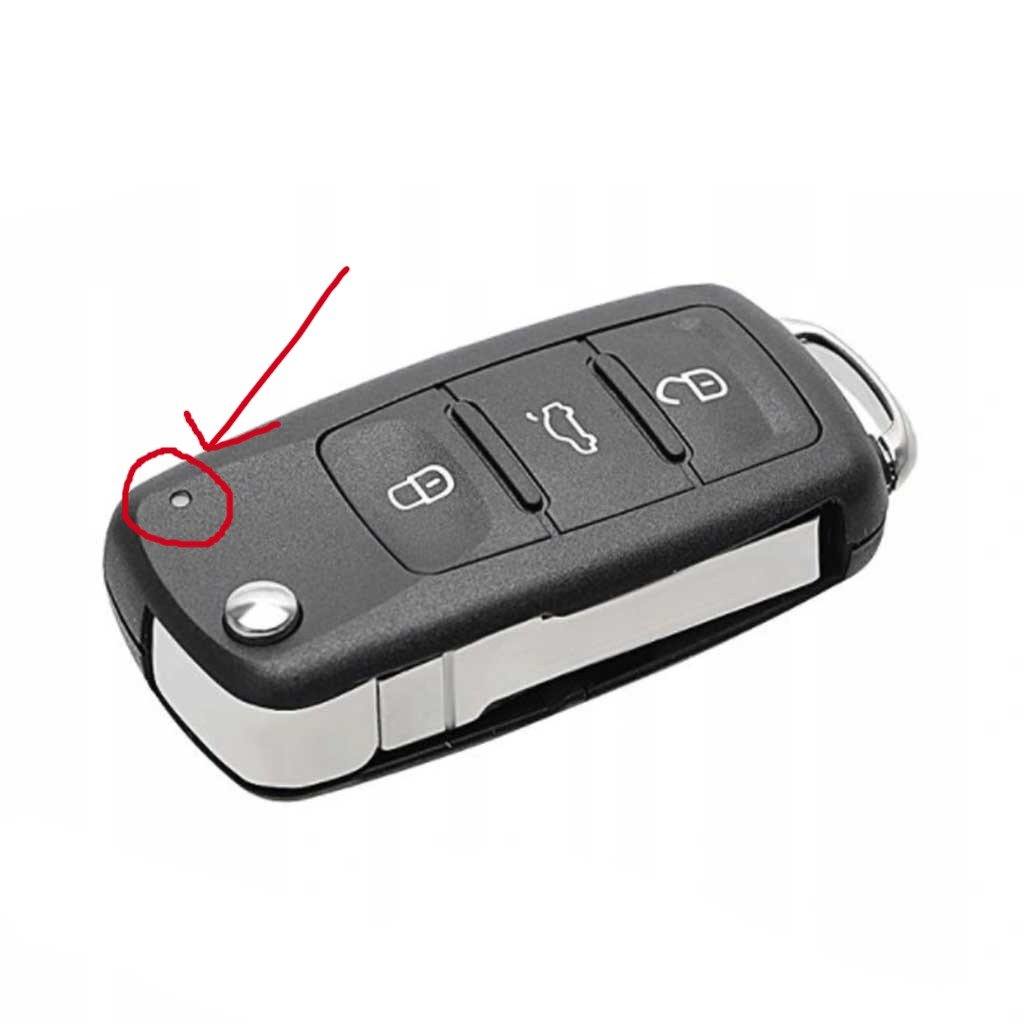 Fekete színű, 3 gombos Skoda bicskakulcs, kulcsház. Fehér mintás gombokkal.