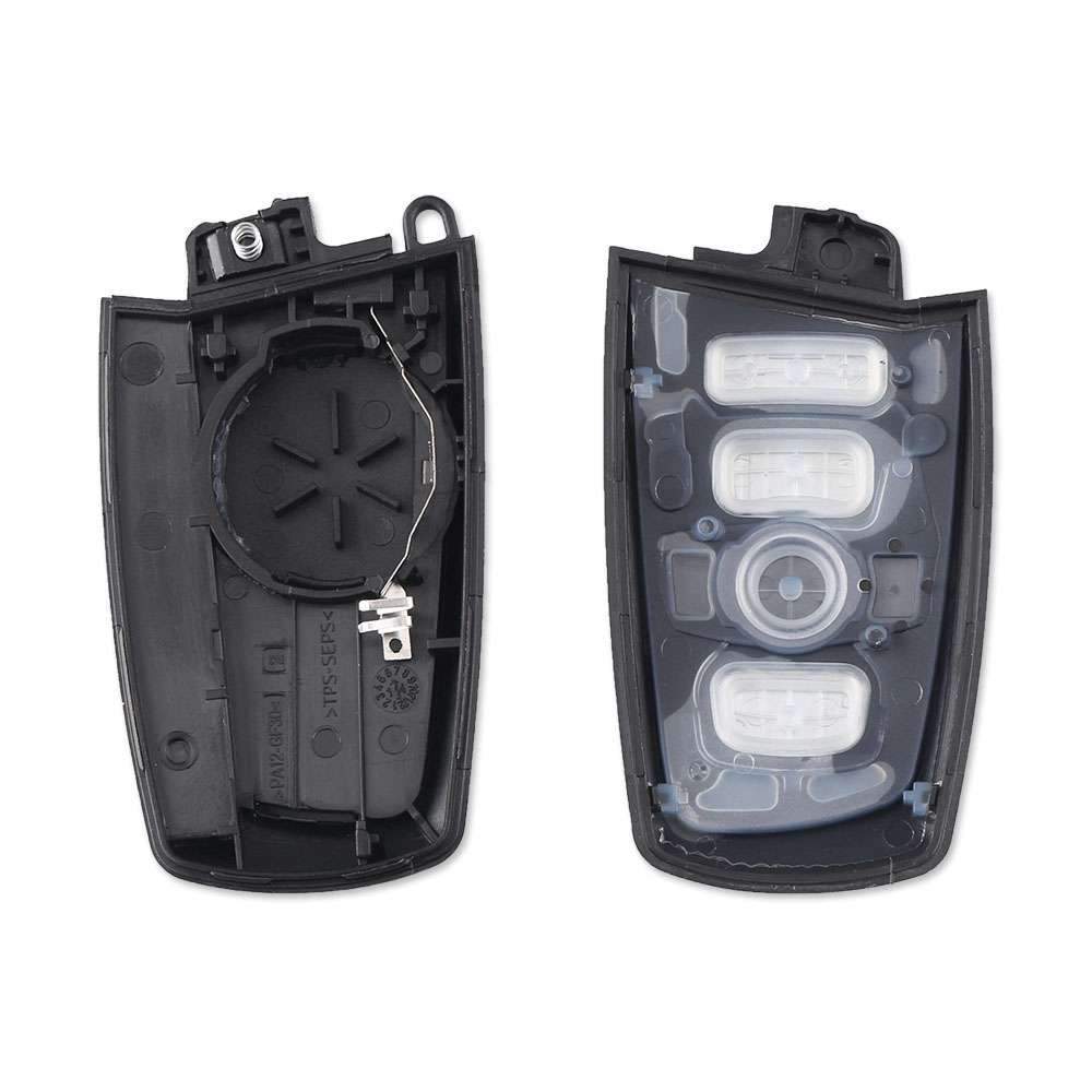 Ezüst és fekete színű, 4 gombos BMW kulcs, kulcsház belseje.