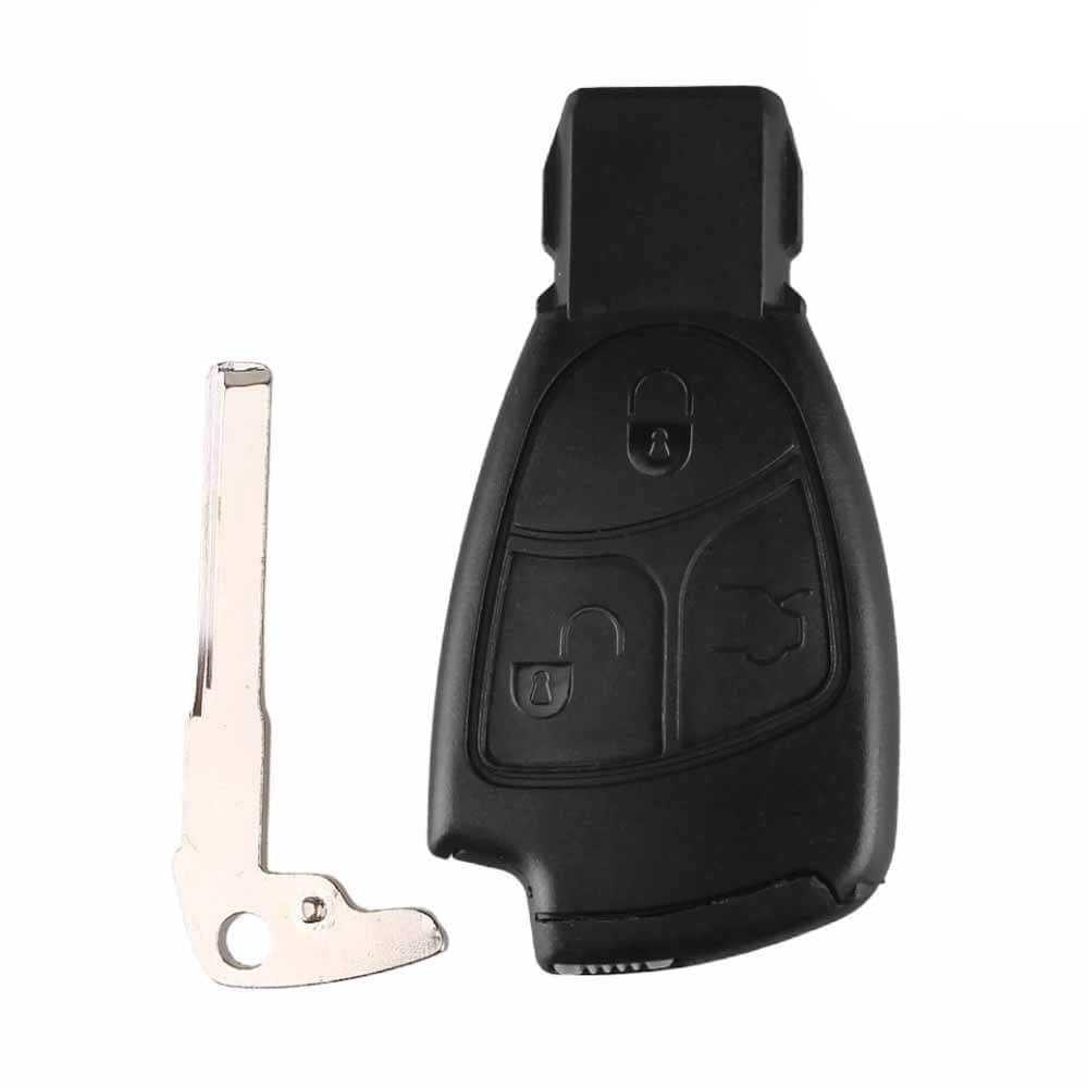 Fekete színű, 3 gombos Mercedes kulcsház, kulcs.